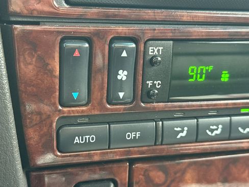 Used 2002 Lincoln LS image 27