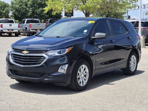 Used 2021 Chevrolet Equinox LS FWD image 2