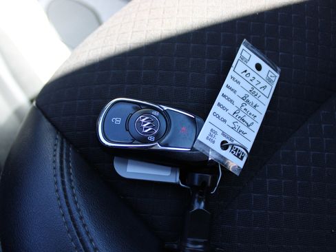 Used 2021 Buick Encore Preferred image 27