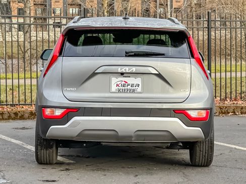 Used 2024 Kia Niro LX image 4