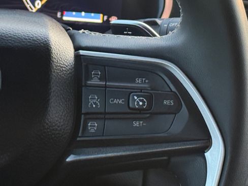 Used 2023 Jeep Grand Cherokee L Laredo image 19