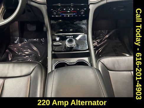 Used 2024 Jeep Grand Cherokee Limited w/ Luxury Tech Group II image 14