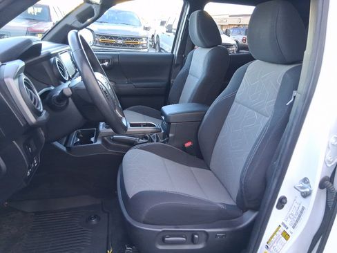 Used 2023 Toyota Tacoma TRD Off-Road image 10