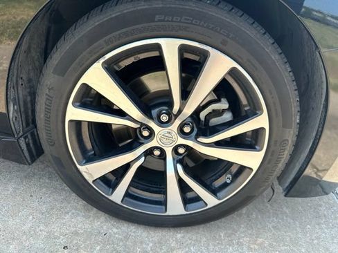 Used 2016 Nissan Maxima Platinum w/ Interior Lighting Package FWD image 9