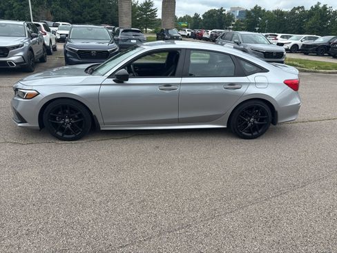 Used 2023 Honda Civic Sport image 2