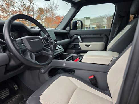 Used 2023 Land Rover Defender 130 X-Dynamic SE image 11