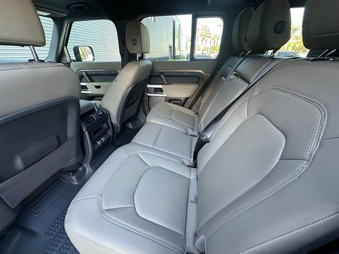 Used 2023 Land Rover Defender 110 X-Dynamic SE AWD/4WD image 37