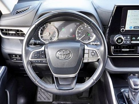 Used 2024 Toyota Highlander LE image 22