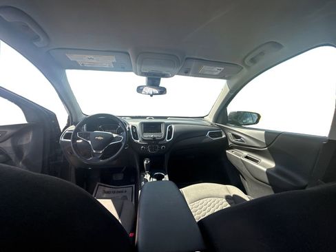 Used 2020 Chevrolet Equinox LT w/ Driver Convenience Package image 9