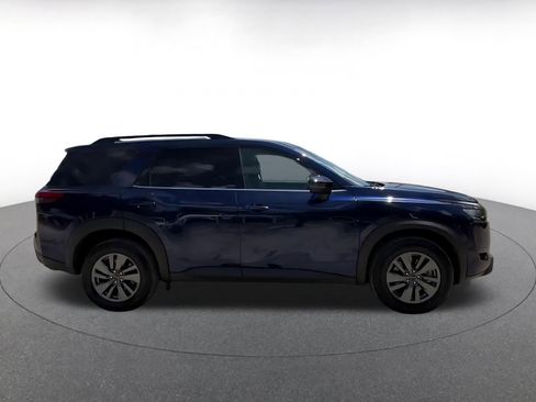 Used 2025 Nissan Pathfinder SV FWD image 16
