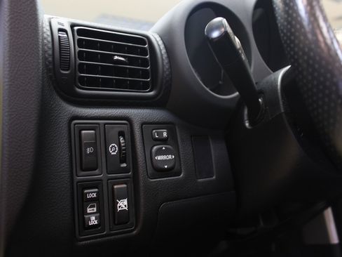 Used 2004 Toyota MR2 image 29