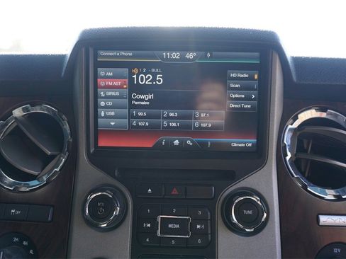 Used 2015 Ford F250 Lariat w/ Lariat Interior Package image 11