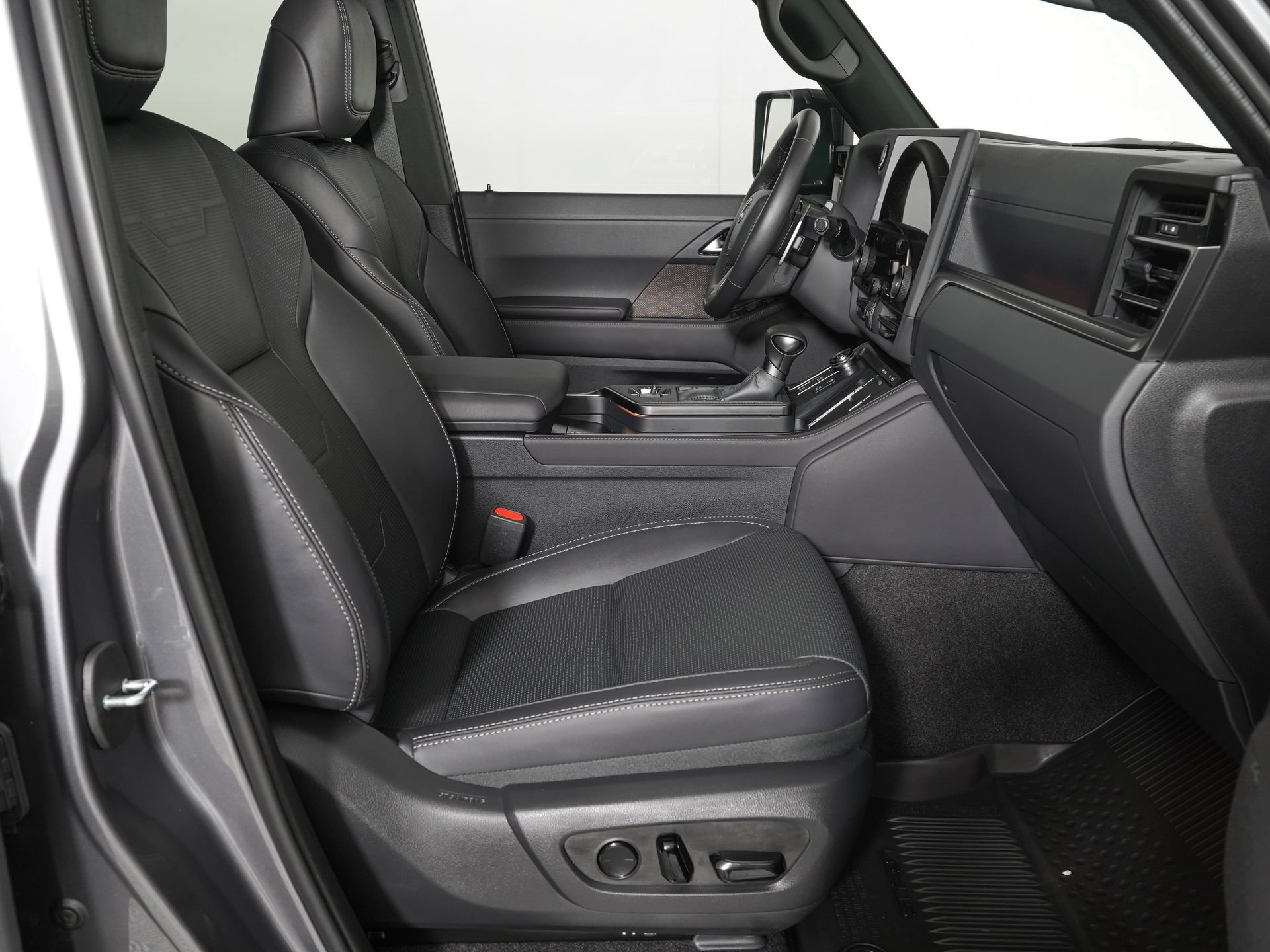 Used 2026 Lexus GX 550 w/ Accessory Package (2T) AWD/4WD image 8