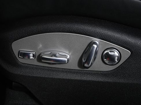 Used 2026 Porsche Macan AWD/4WD image 29
