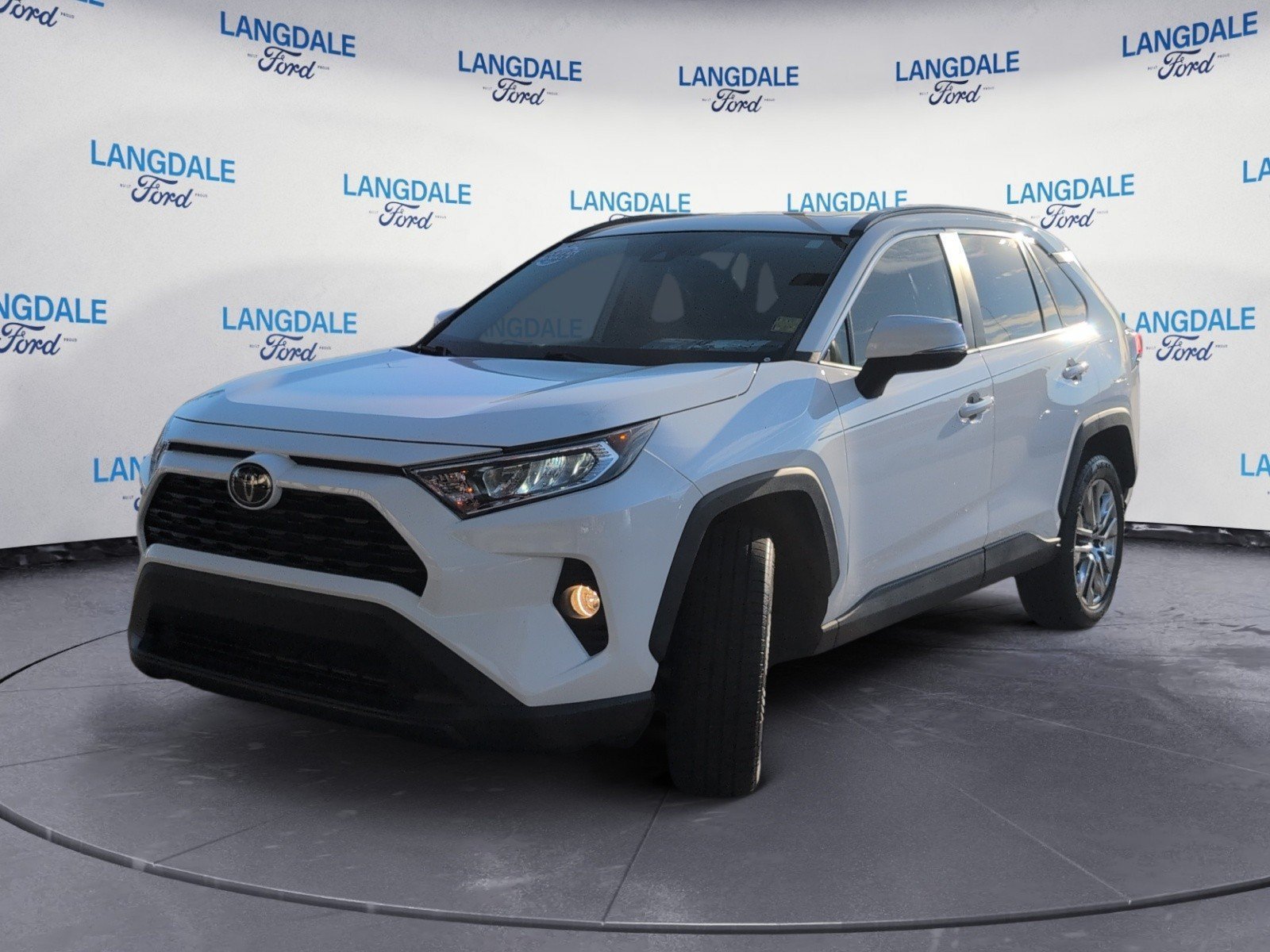 Used 2020 Toyota RAV4 XLE Premium FWD image 11