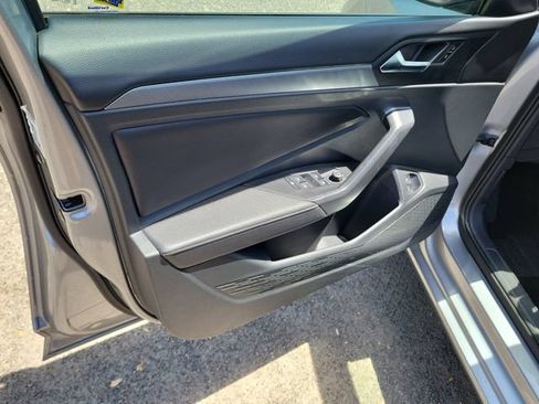 Used 2024 Volkswagen Jetta SE FWD image 18