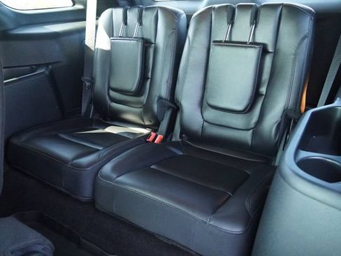 Used 2018 Ford Explorer XLT w/ Equipment Group 202A FWD image 16