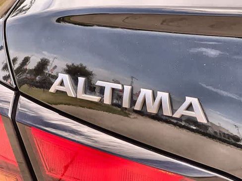 Used 2024 Nissan Altima 2.5 S FWD image 8
