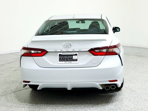 Used 2024 Toyota Camry SE image 5