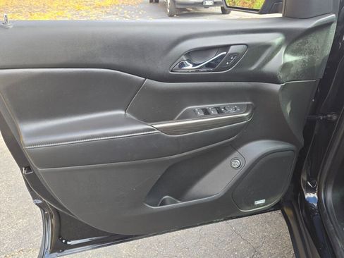 Used 2018 GMC Acadia SLT image 23