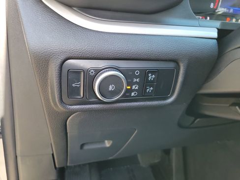 Used 2023 Ford Explorer XLT w/ Equipment Group 202A RWD image 18