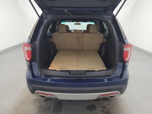 Used 2017 Ford Explorer XLT image 29