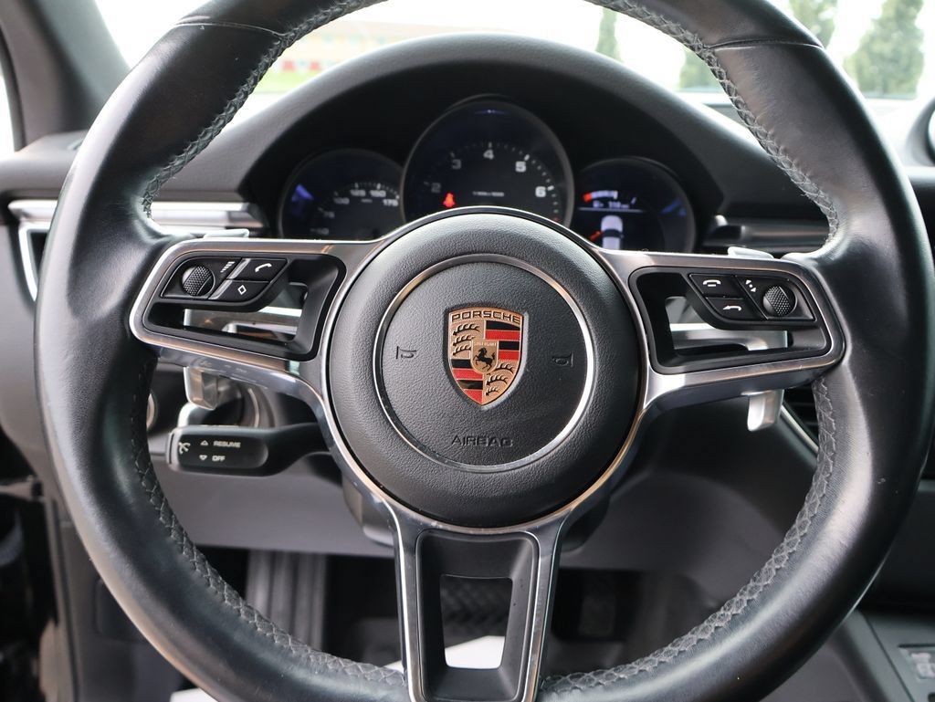 Used 2018 Porsche Macan AWD/4WD image 27