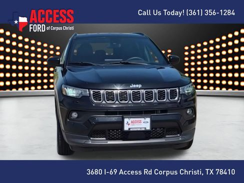 Used 2024 Jeep Compass Latitude AWD/4WD image 3
