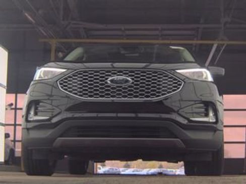 Used 2024 Ford Edge SEL w/ Convenience Package AWD/4WD image 3