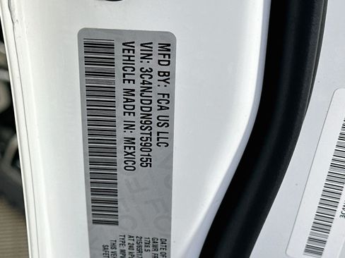 Used 2025 Jeep Compass Trailhawk AWD/4WD image 12