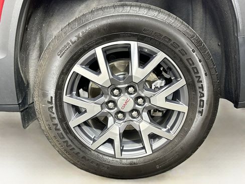 Used 2023 GMC Acadia SLT image 11