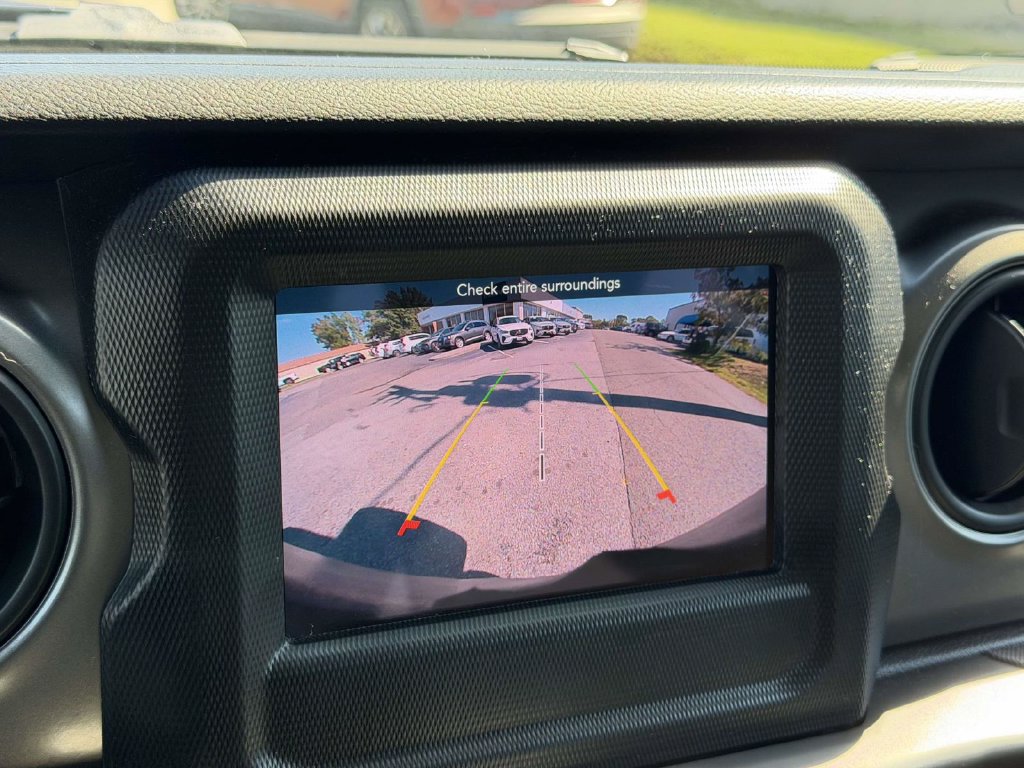 Used 2022 Jeep Wrangler Unlimited Sport AWD/4WD image 4