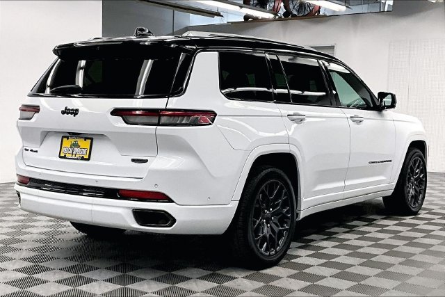 Used 2023 Jeep Grand Cherokee L Summit w/ Rear Seat Video Group I AWD/4WD image 12
