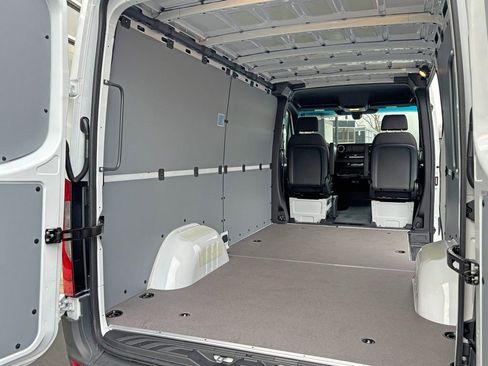 Used 2026 Mercedes-Benz Sprinter 2500 image 6