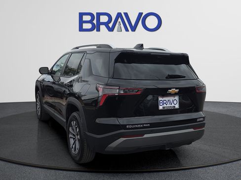 Used 2025 Chevrolet Equinox LT w/ Convenience Package II AWD/4WD image 3