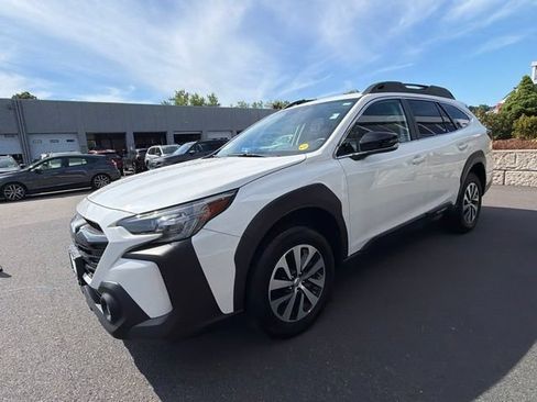 Used 2025 Subaru Outback Premium AWD/4WD image 3
