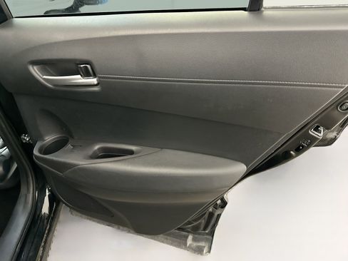 Used 2024 Toyota Corolla Cross XLE image 31