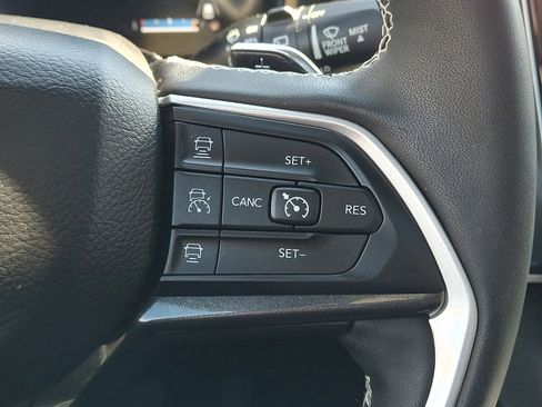 Used 2023 Jeep Grand Cherokee Altitude image 20