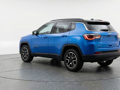 Used 2025 Jeep Compass Trailhawk AWD/4WD image 5