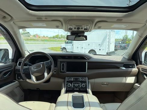 Used 2023 GMC Yukon Denali AWD/4WD image 9