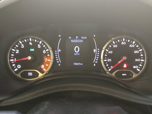 Used 2017 Jeep Renegade Latitude w/ Popular Equipment Group image 23