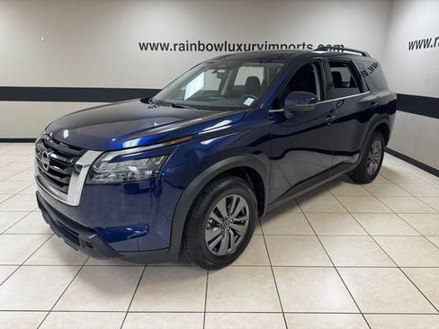 Used 2025 Nissan Pathfinder SV AWD/4WD image 3