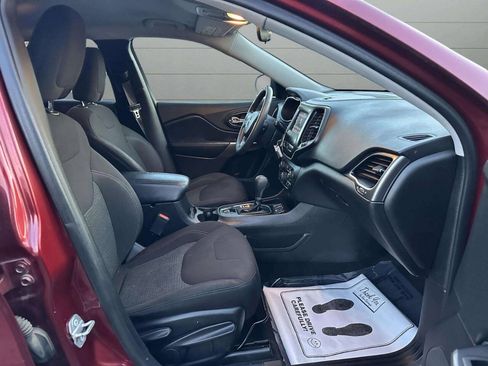 Used 2019 Jeep Cherokee Latitude w/ Popular Appearance Group FWD image 22