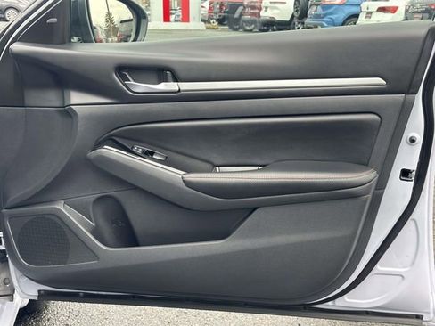 Used 2024 Nissan Altima 2.5 SR w/ SR Premium Package image 9