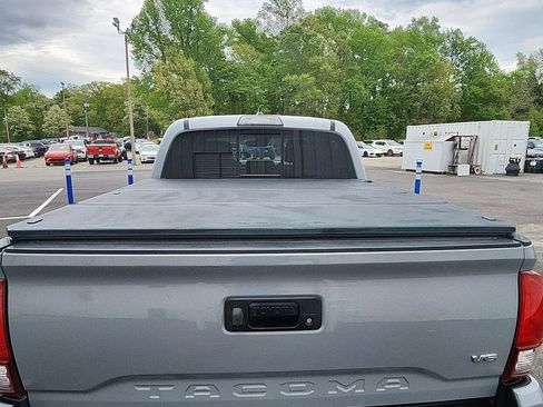 Used 2019 Toyota Tacoma TRD Sport image 26