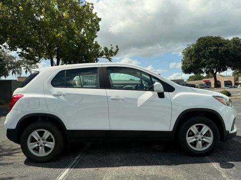 Used 2017 Chevrolet Trax LS AWD/4WD image 4