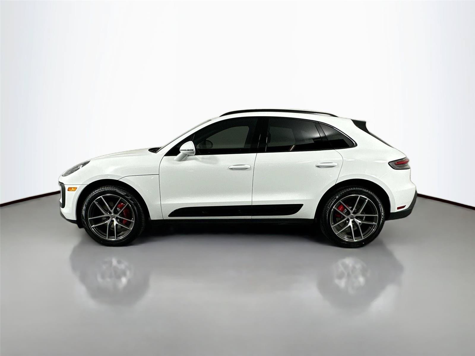 Used 2026 Porsche Macan Turbo Electric AWD/4WD image 2
