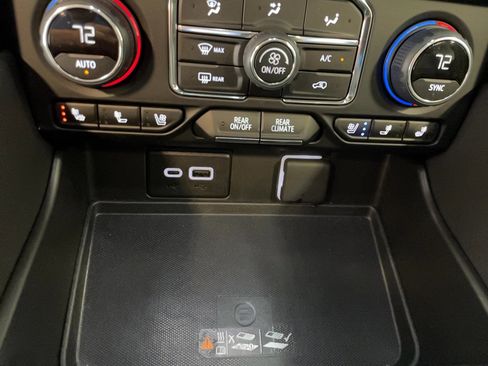 Used 2024 Chevrolet Suburban High Country image 17