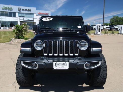 Used 2019 Jeep Wrangler Unlimited Sahara w/ Dual Top Group AWD/4WD image 2