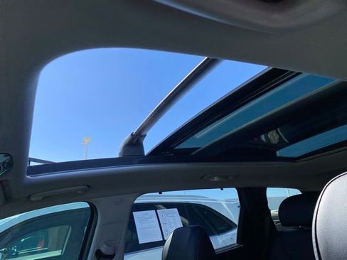 Used 2023 Hyundai Santa Fe SEL Premium image 18